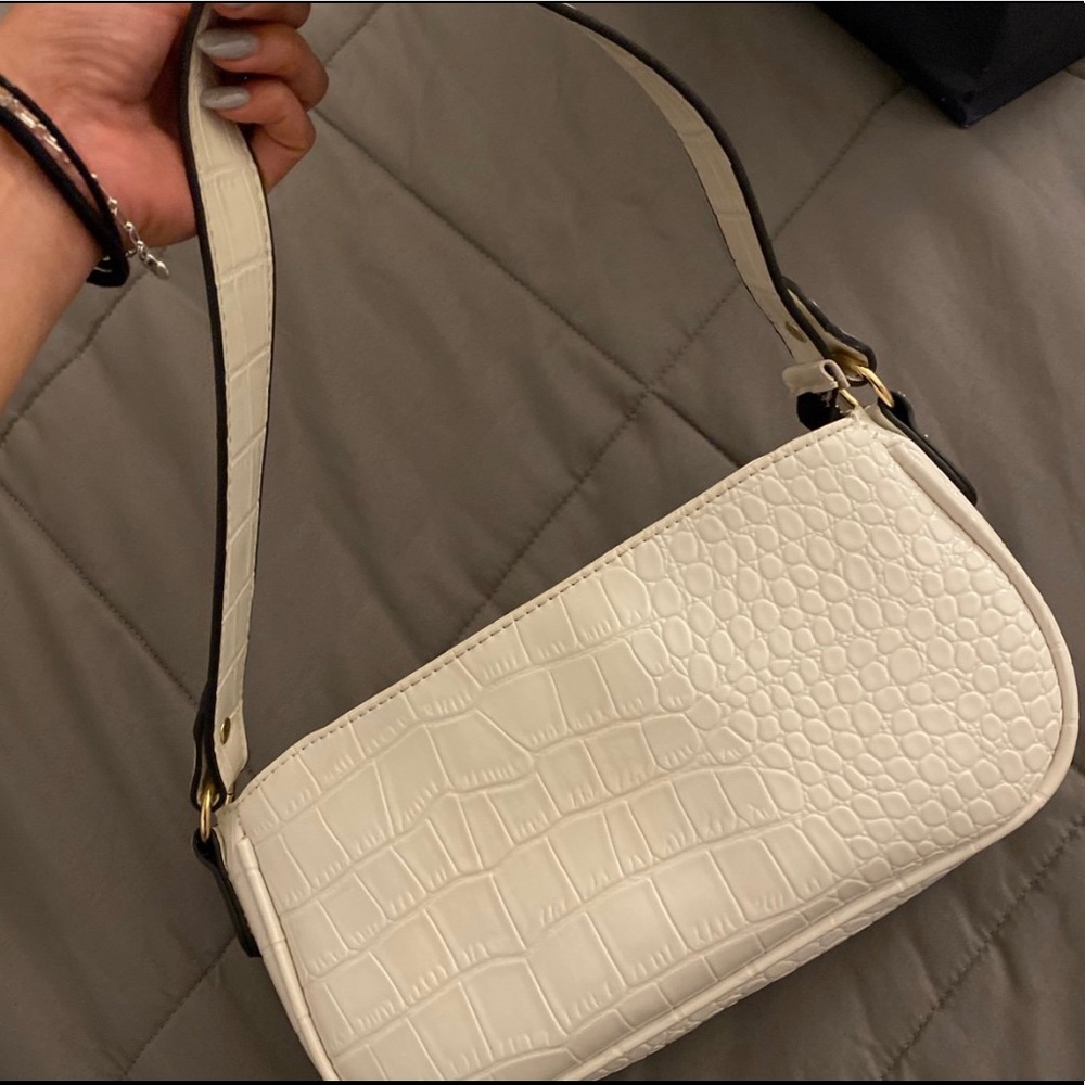 White baguette, in great condition :)